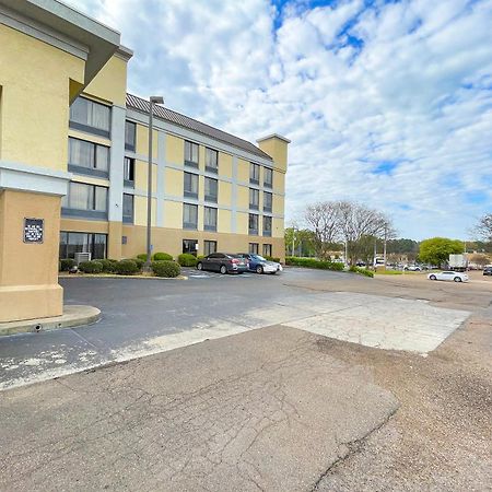Oyo Townhouse Jackson - Ridgeland Hotel Exterior foto